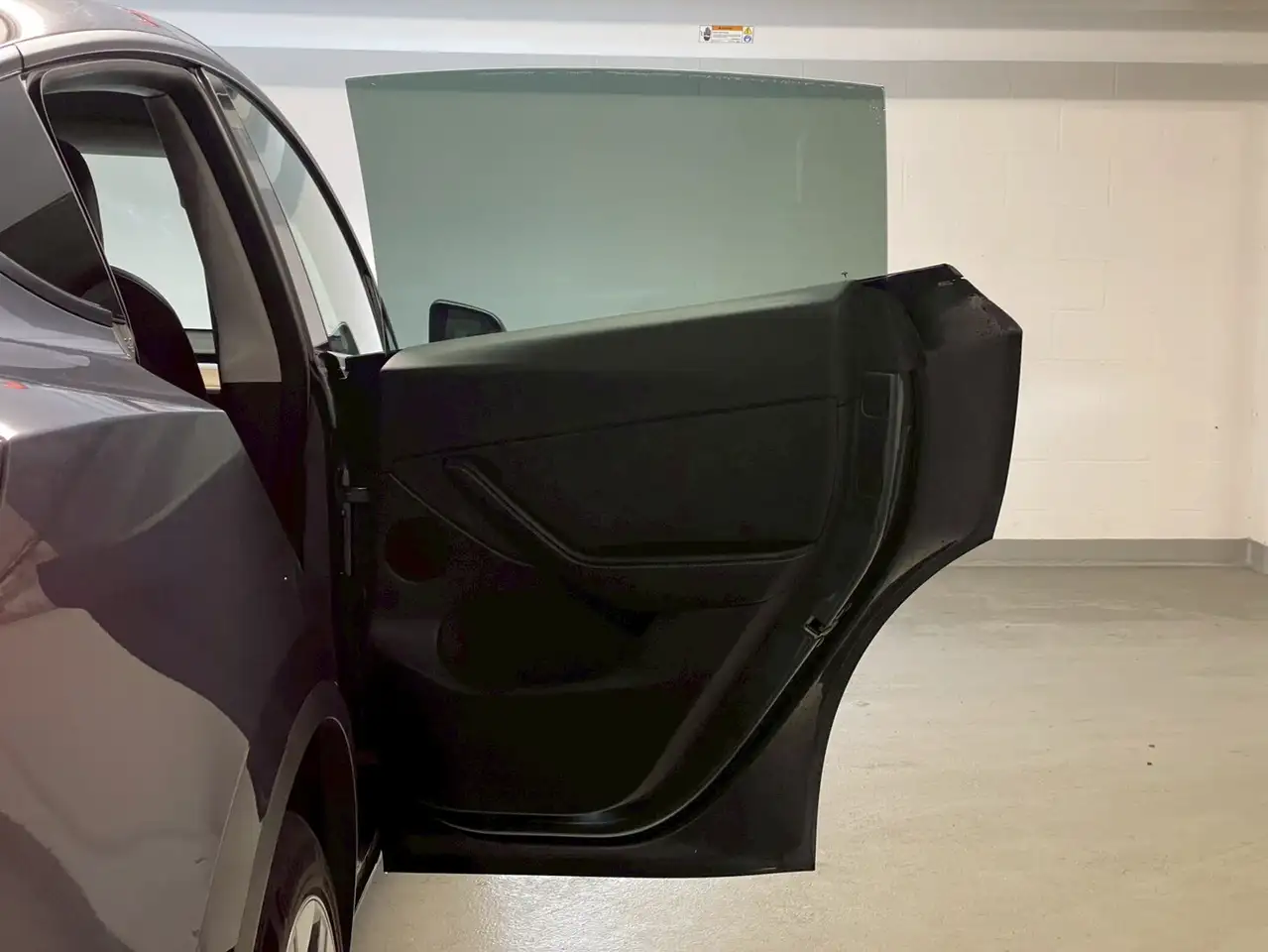 Tesla Model Y снимка Tesla Model Y