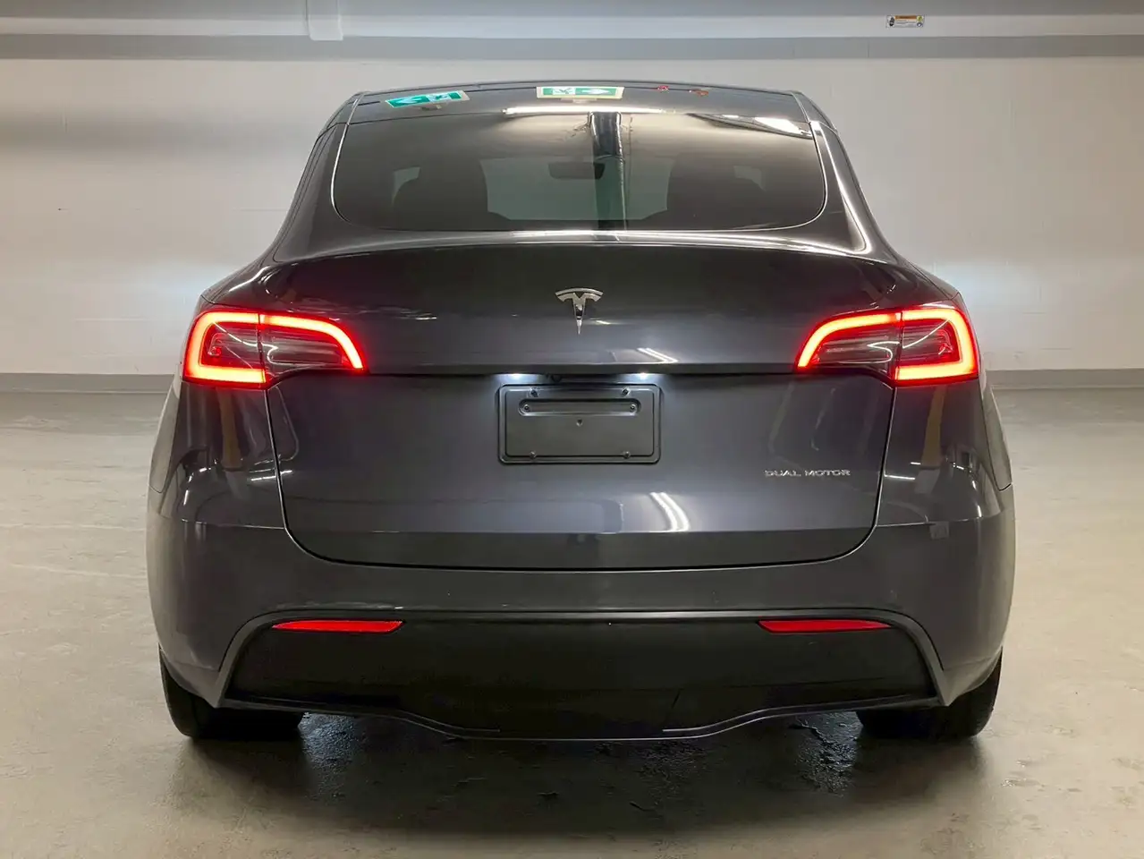 Tesla Model Y снимка Tesla Model Y