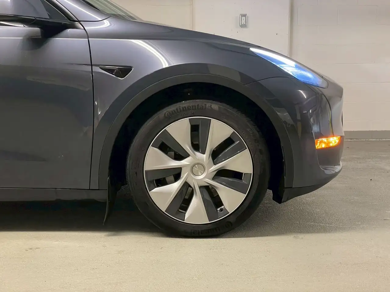 Tesla Model Y снимка Tesla Model Y