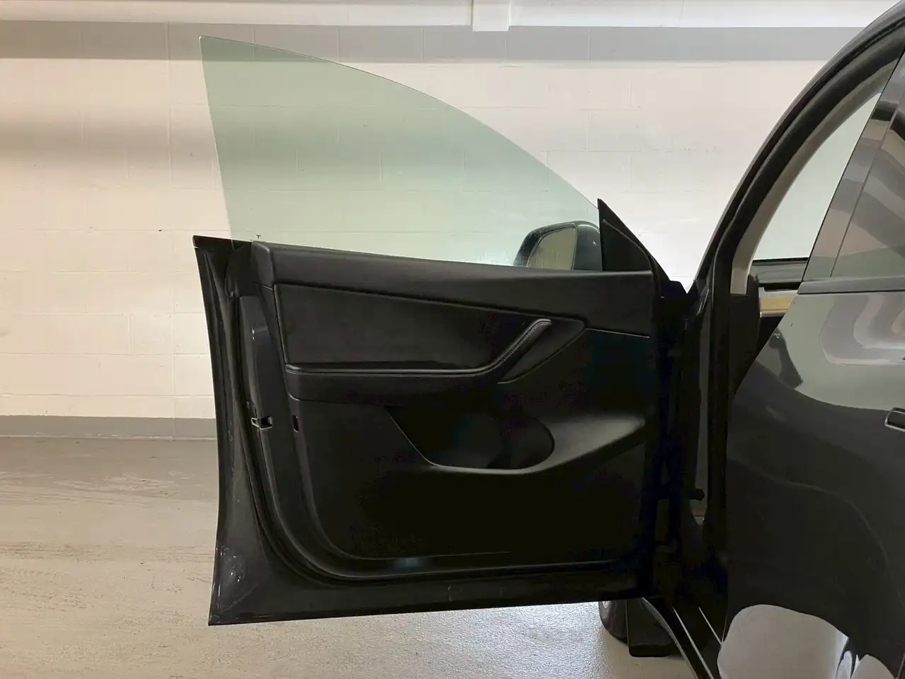 Tesla Model Y снимка Tesla Model Y
