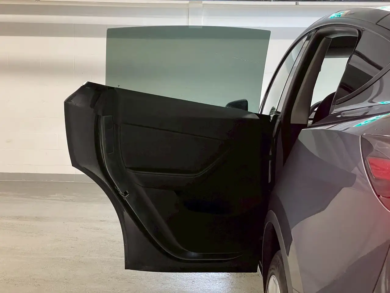Tesla Model Y снимка Tesla Model Y