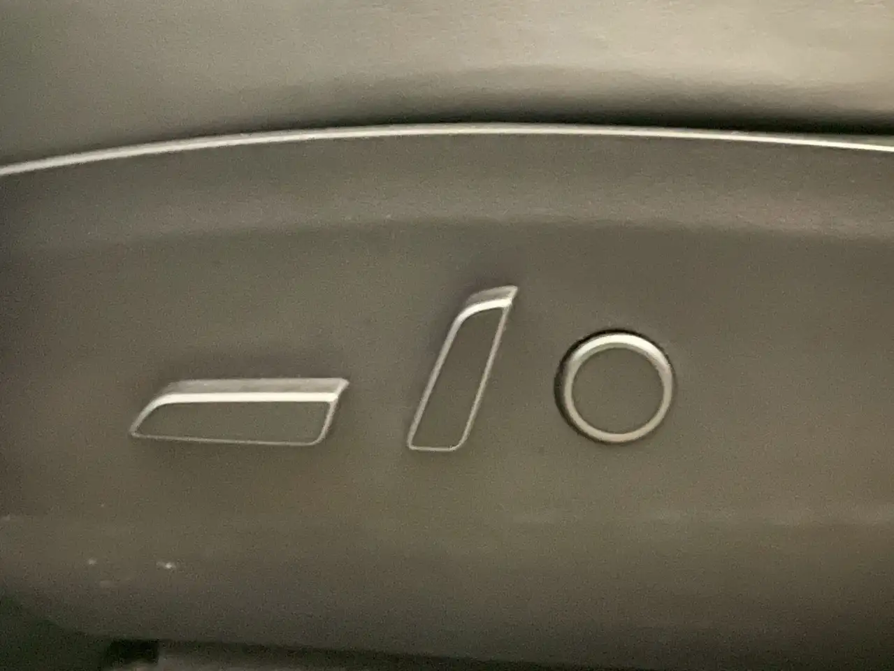 Tesla Model Y снимка Tesla Model Y