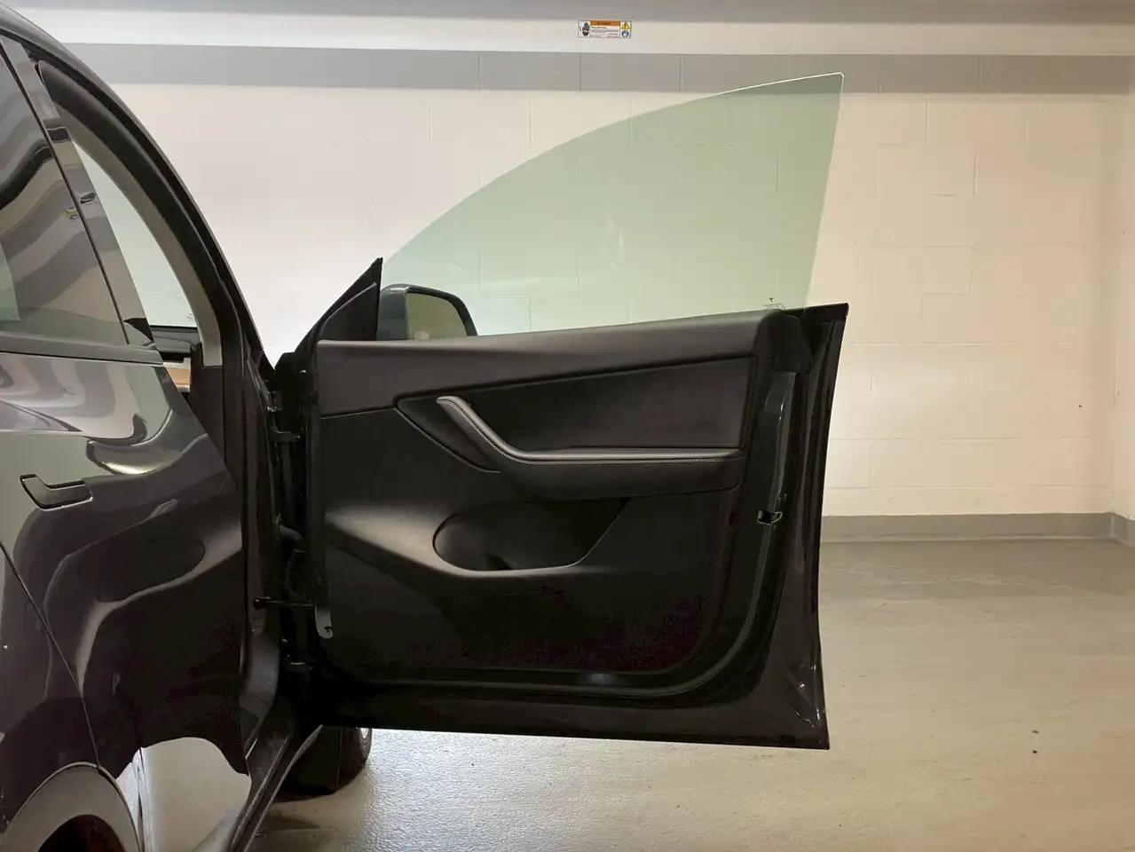 Tesla Model Y снимка Tesla Model Y
