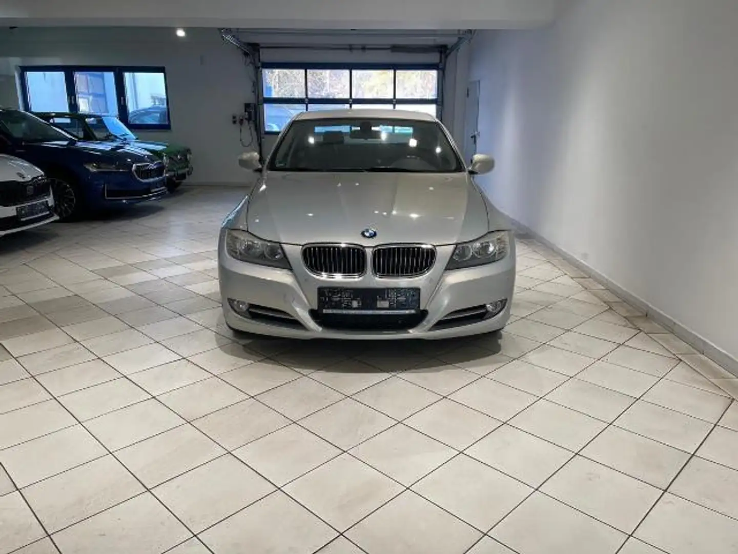 BMW 320 d xDrive Automatik SHZ PDC Leder AHK Grau - 2