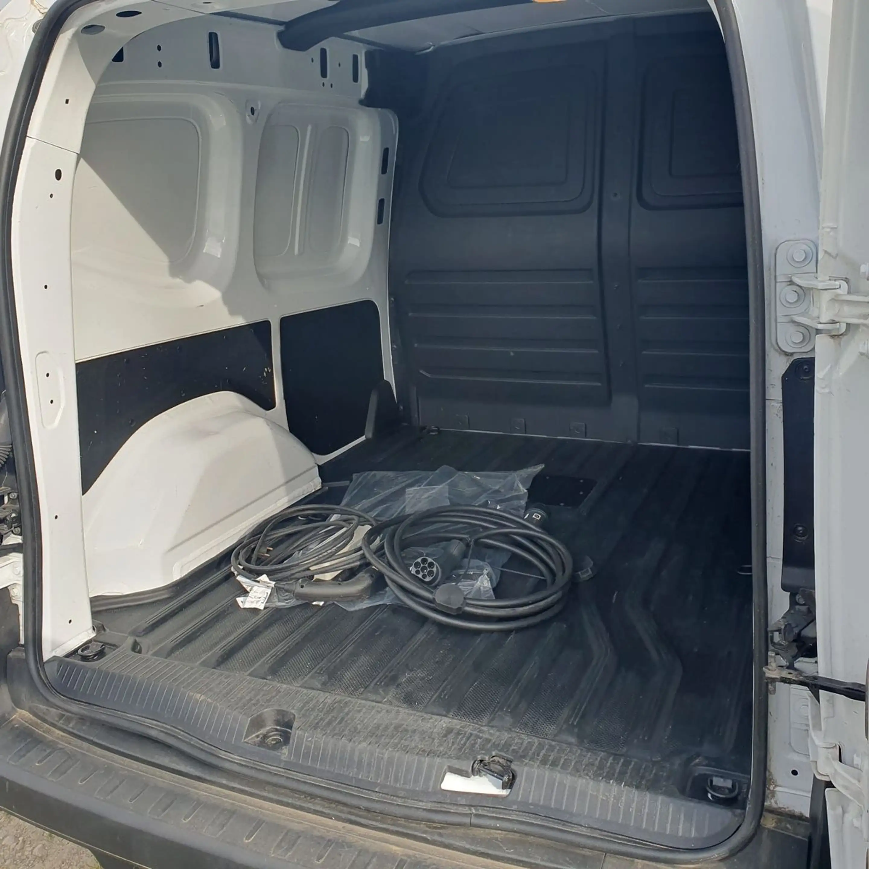 Renault Kangoo III Rapid L1 45KWH E-Tech Electric 8600km — photo 5