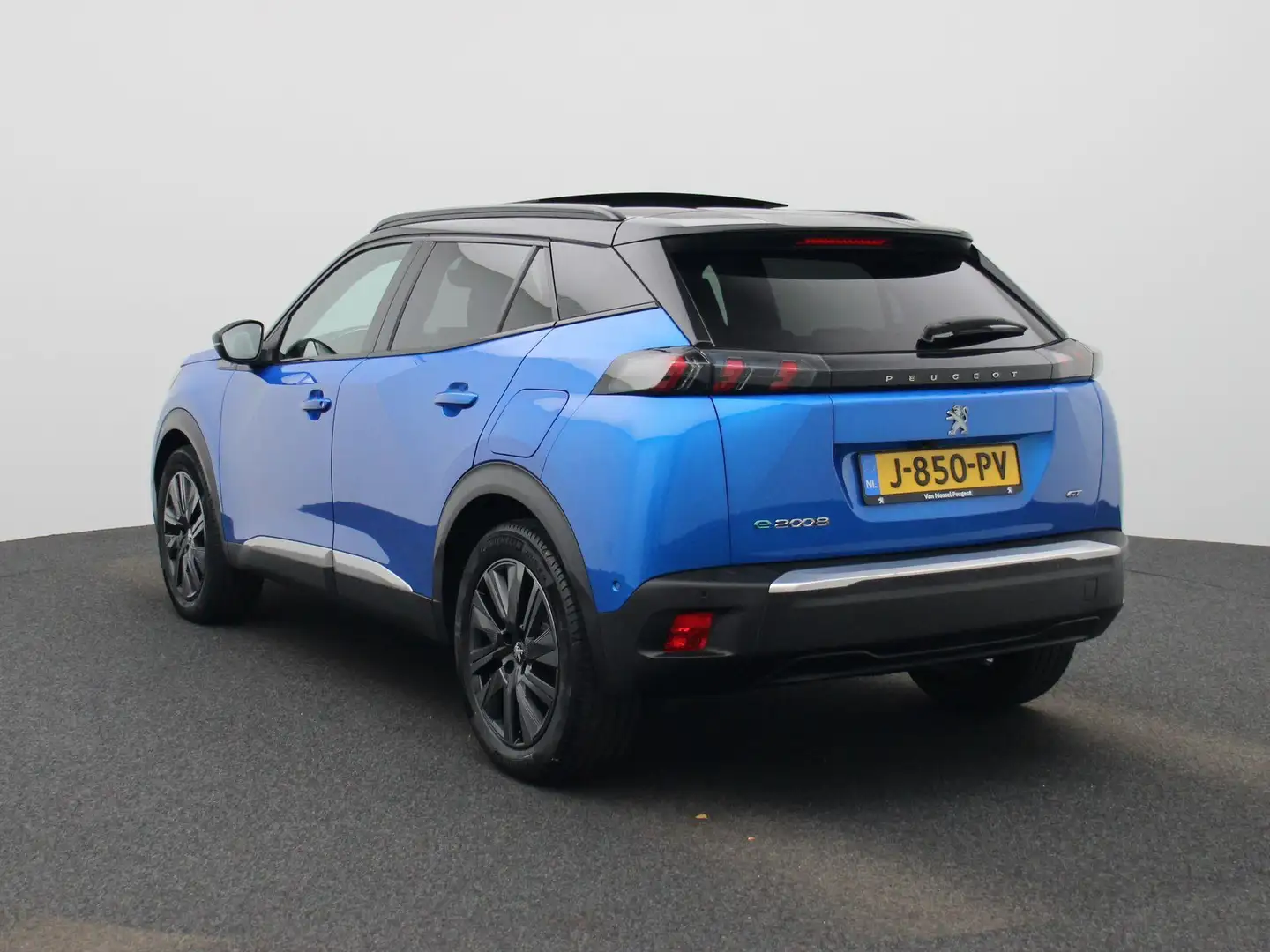 Peugeot e-2008 EV GT 50 kWh AUTOMAAT | PANORAMADAK | ADAPTIEVE CR Blauw - 2