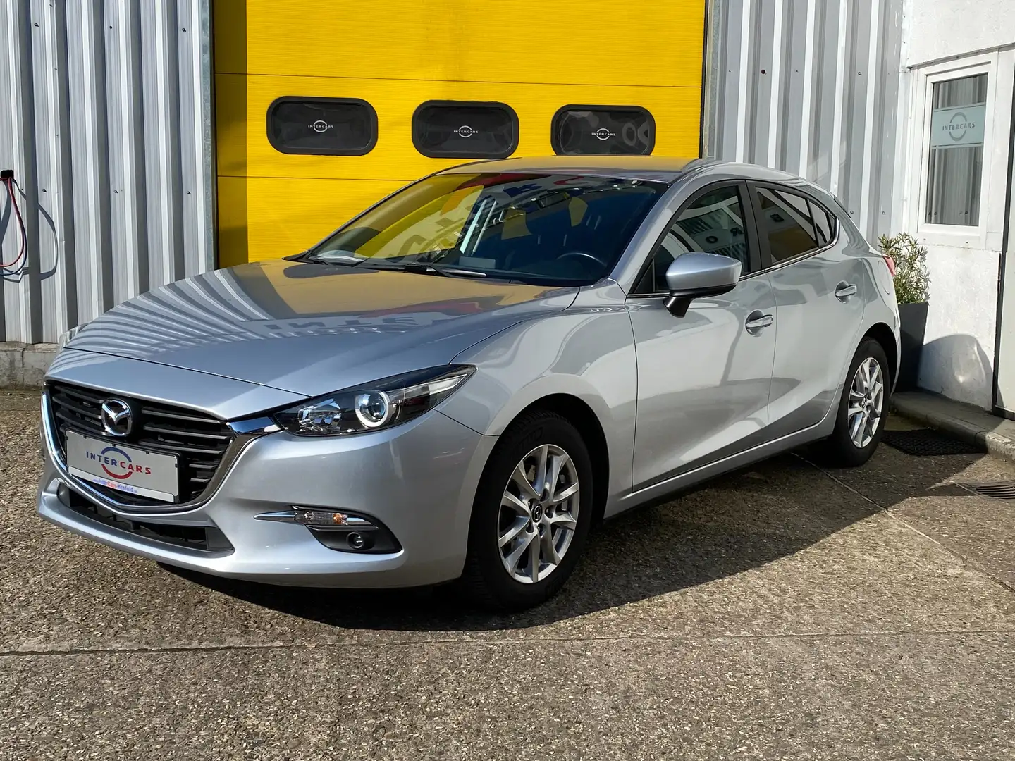Mazda 3 Center-Line d aus 2.Hand HU Neu Grau - 1