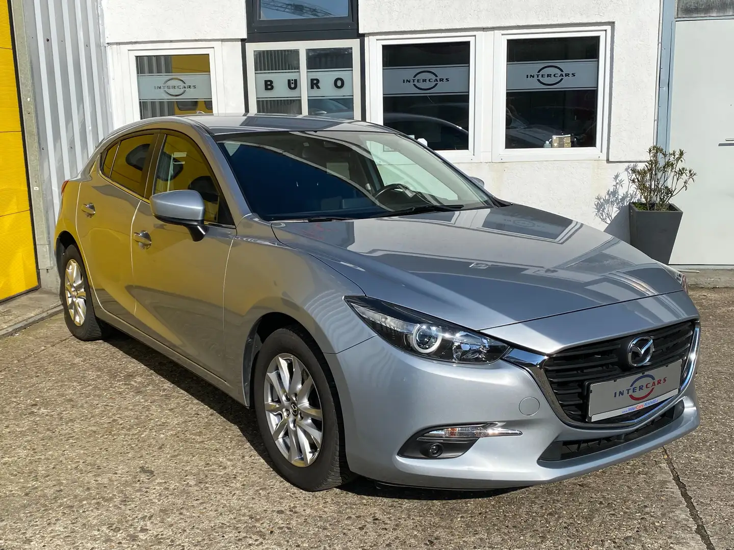 Mazda 3 Center-Line d aus 2.Hand HU Neu Grau - 2
