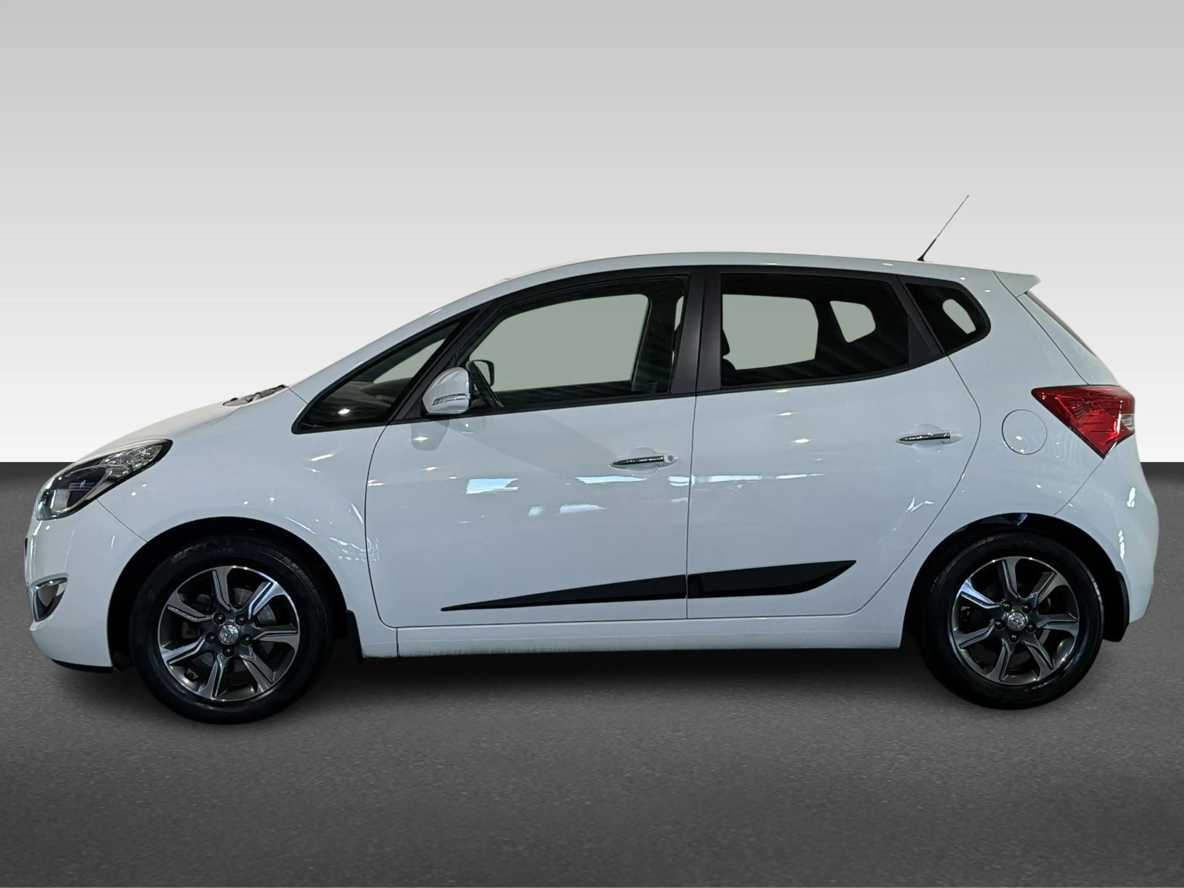 Hyundai iX20 1.4i Go! 2018 — photo 2