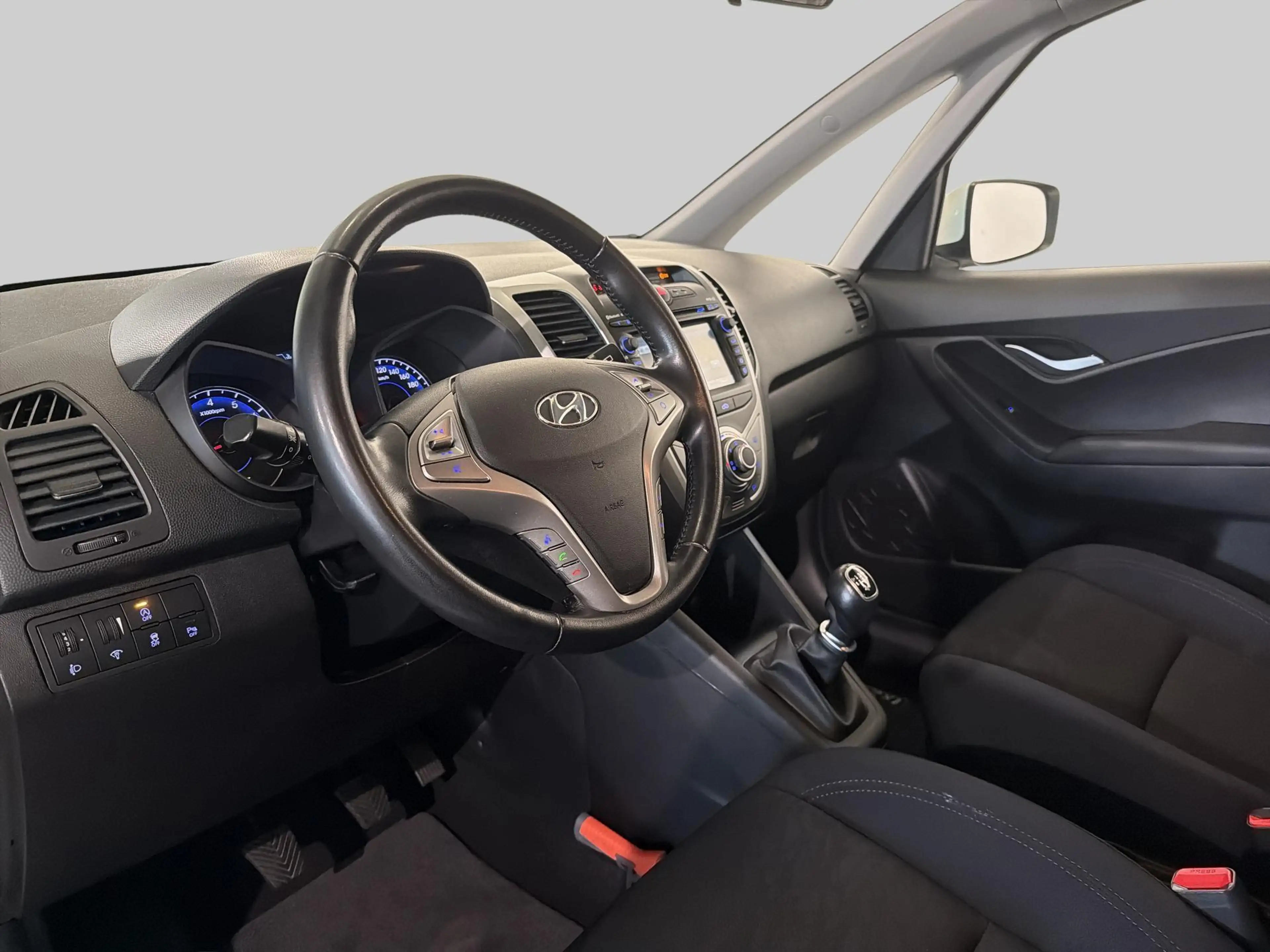 Hyundai iX20 1.4i Go! 2018 — photo 4