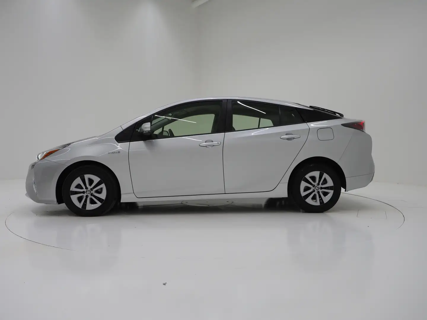 Toyota Prius 1.8 Executive | Adaptive Cruise | Camera | Keyless Silver - 2