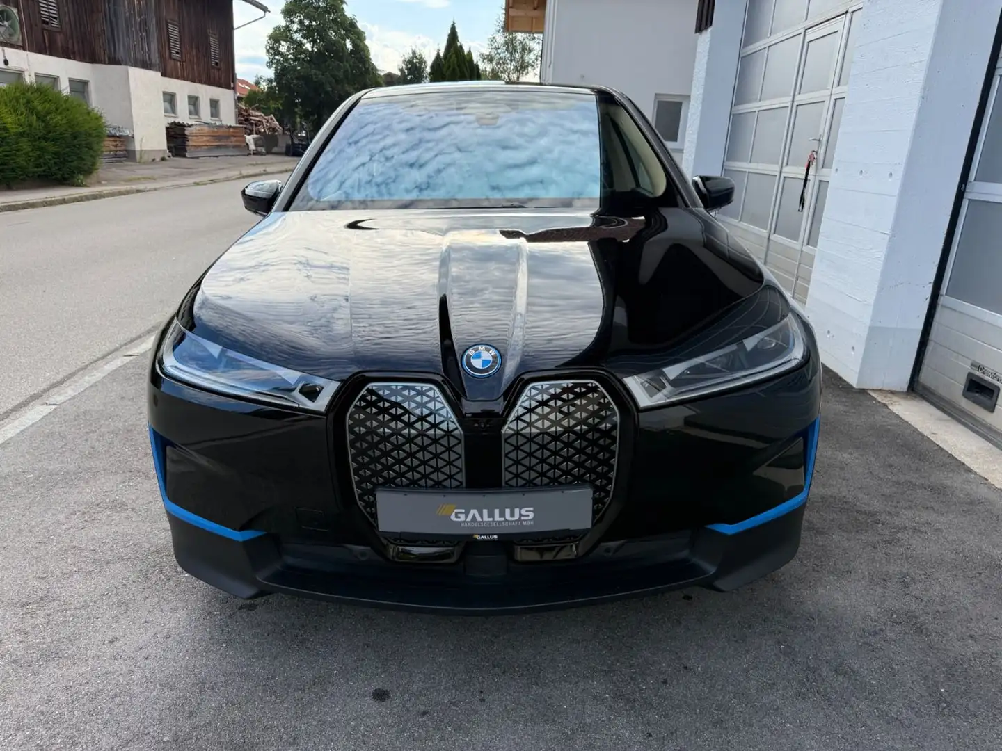 BMW iX 40 xDrive*AHK*LUFT*DRIVING PROFESSIONAL* Schwarz - 2