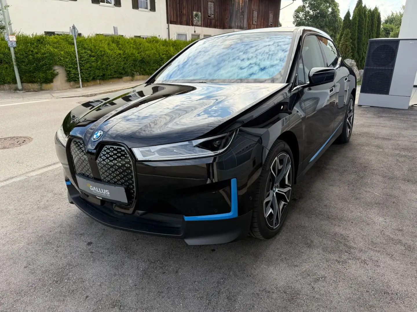 BMW iX 40 xDrive*AHK*LUFT*DRIVING PROFESSIONAL* Schwarz - 1