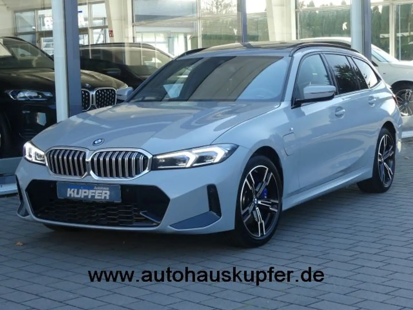 BMW 330 e Tour M Sport AHK°AdLED°Pano°HIFI°el.Sitz+M Gris - 1