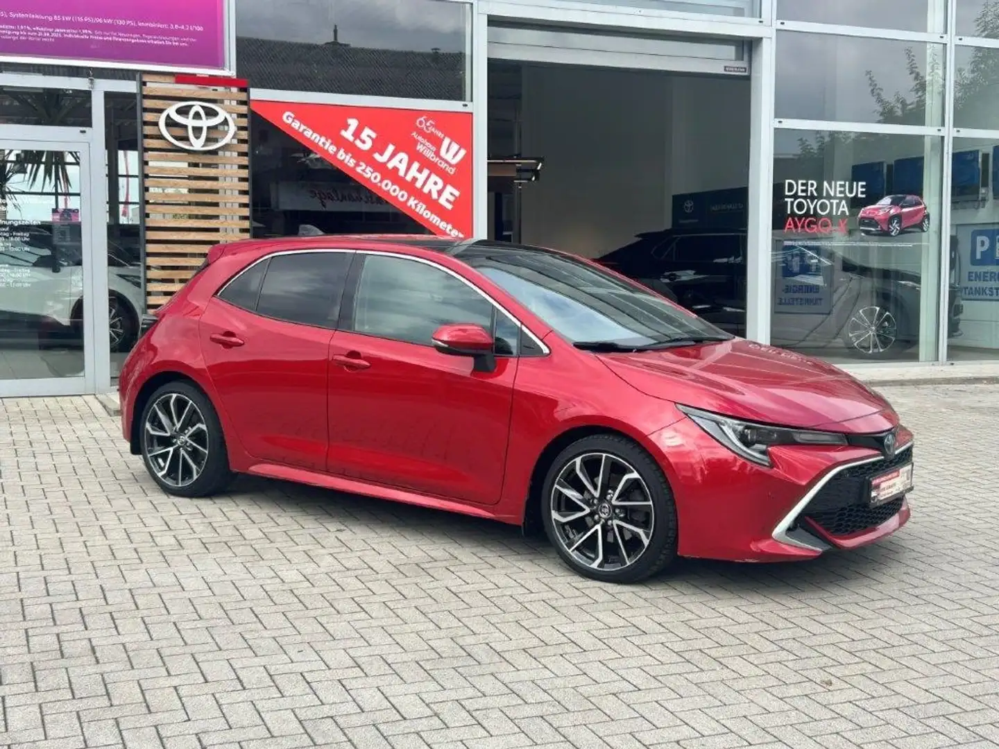 Toyota Corolla Hybrid Lounge 2.0 Panorama JBL LED  ACC Mehrzonenk Rot - 2