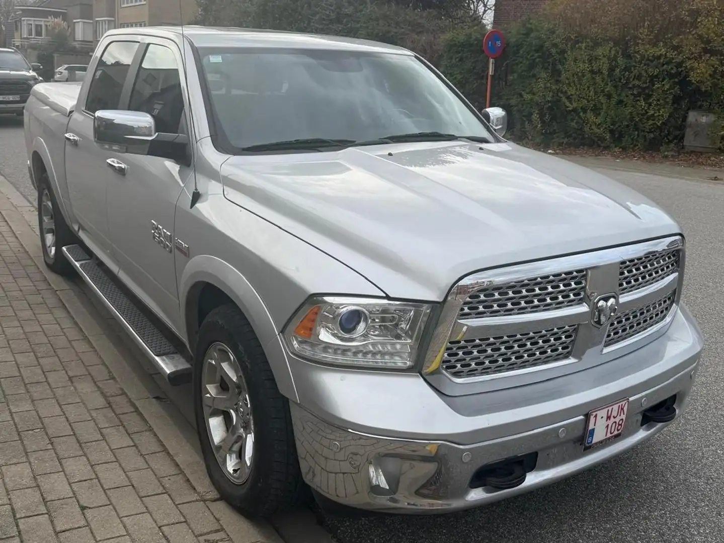 Dodge RAM 5,7.  GPL   6 places Plateado - 1