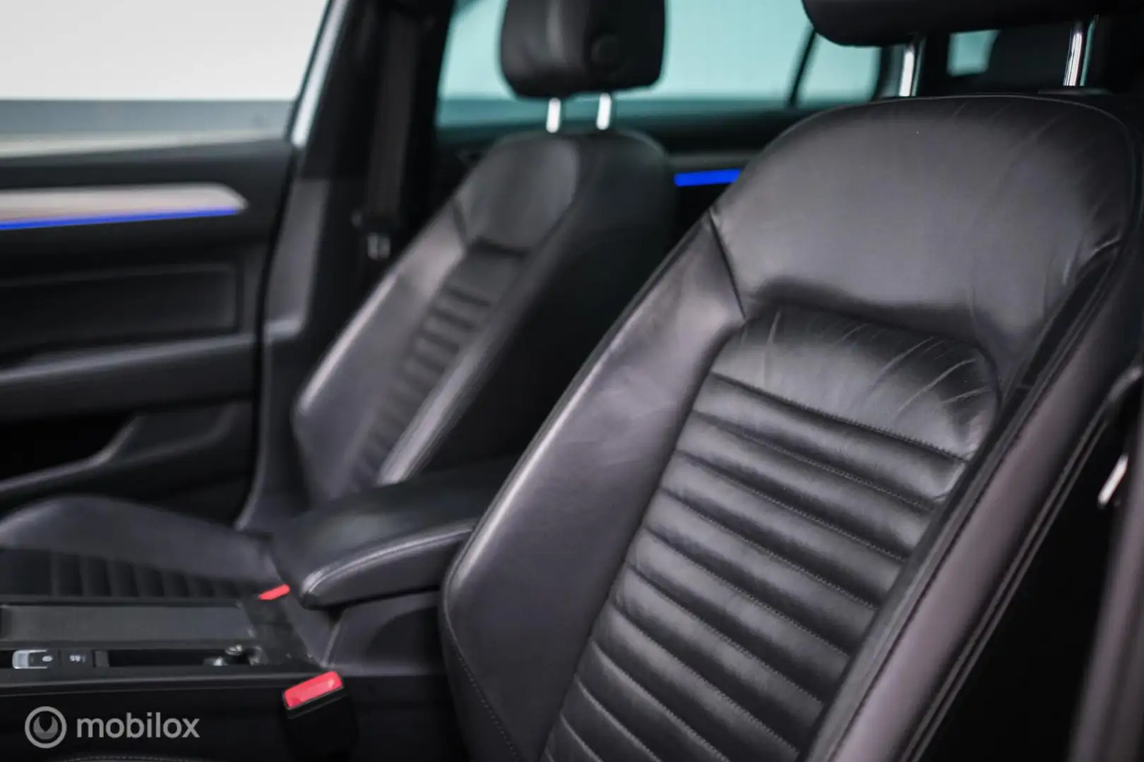 Volkswagen Passat Variant 1.4 TSI GTE Highline | Virtual cockpit | Panoramad Grijs - 2