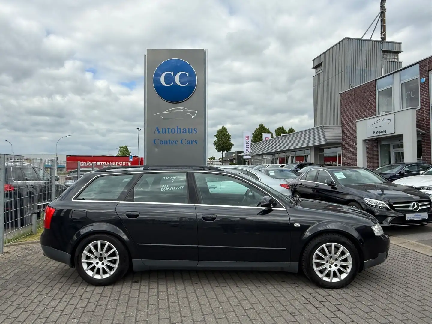 Audi A4 2.4 Avant Schwarz - 1