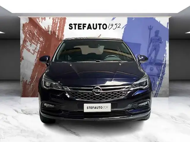 Opel Astra view 2