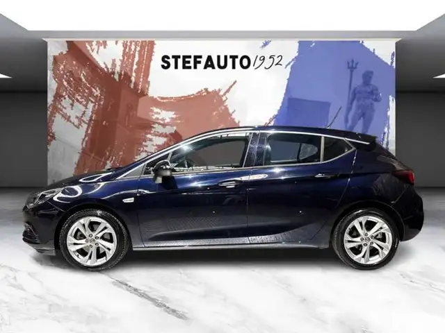 Opel Astra view 4
