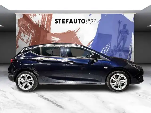 Opel Astra view 3