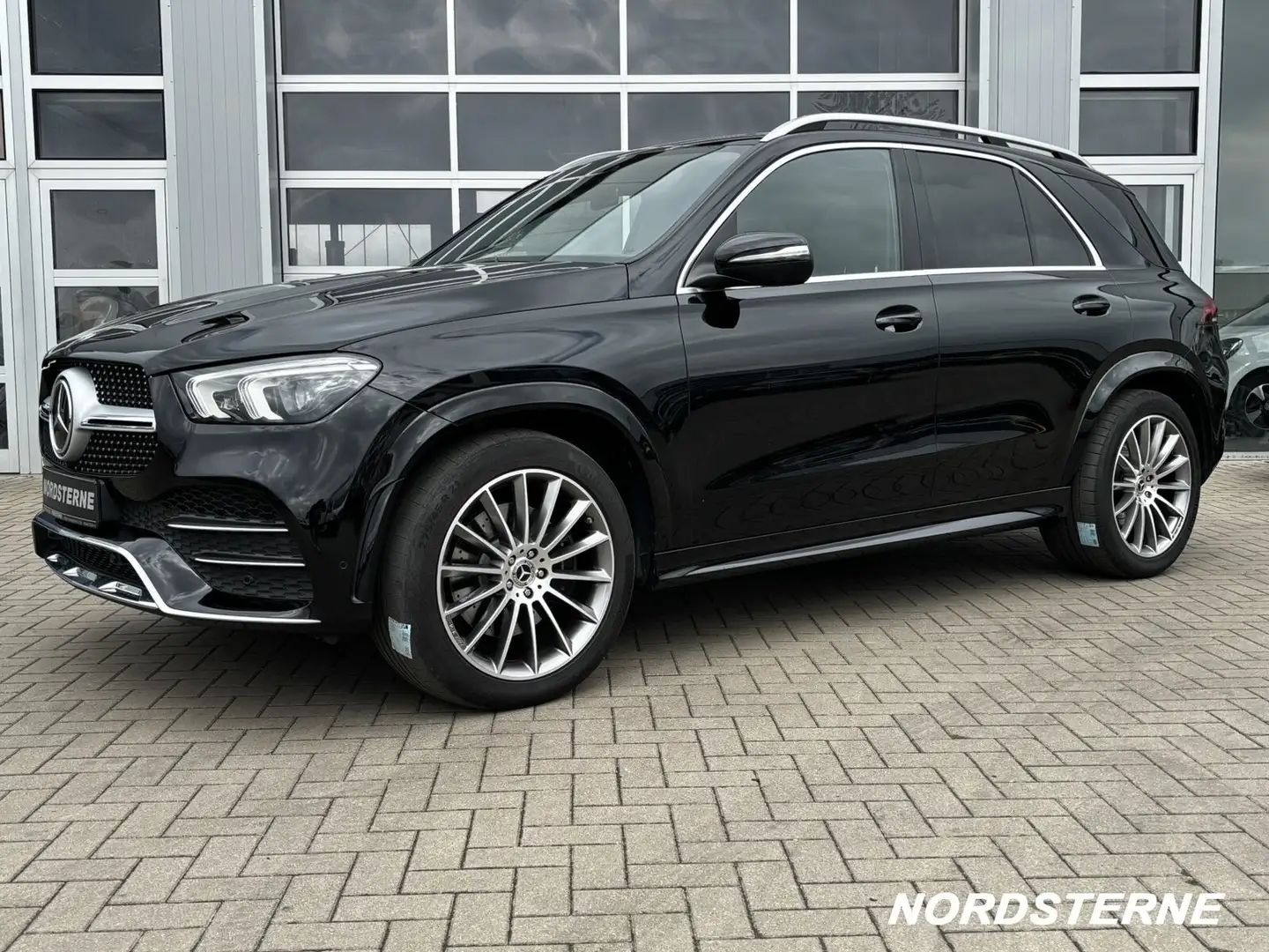 Mercedes-Benz GLE 400 GLE 400 d 4M AMG Panorama Distronic MultibeamLED Zwart - 2