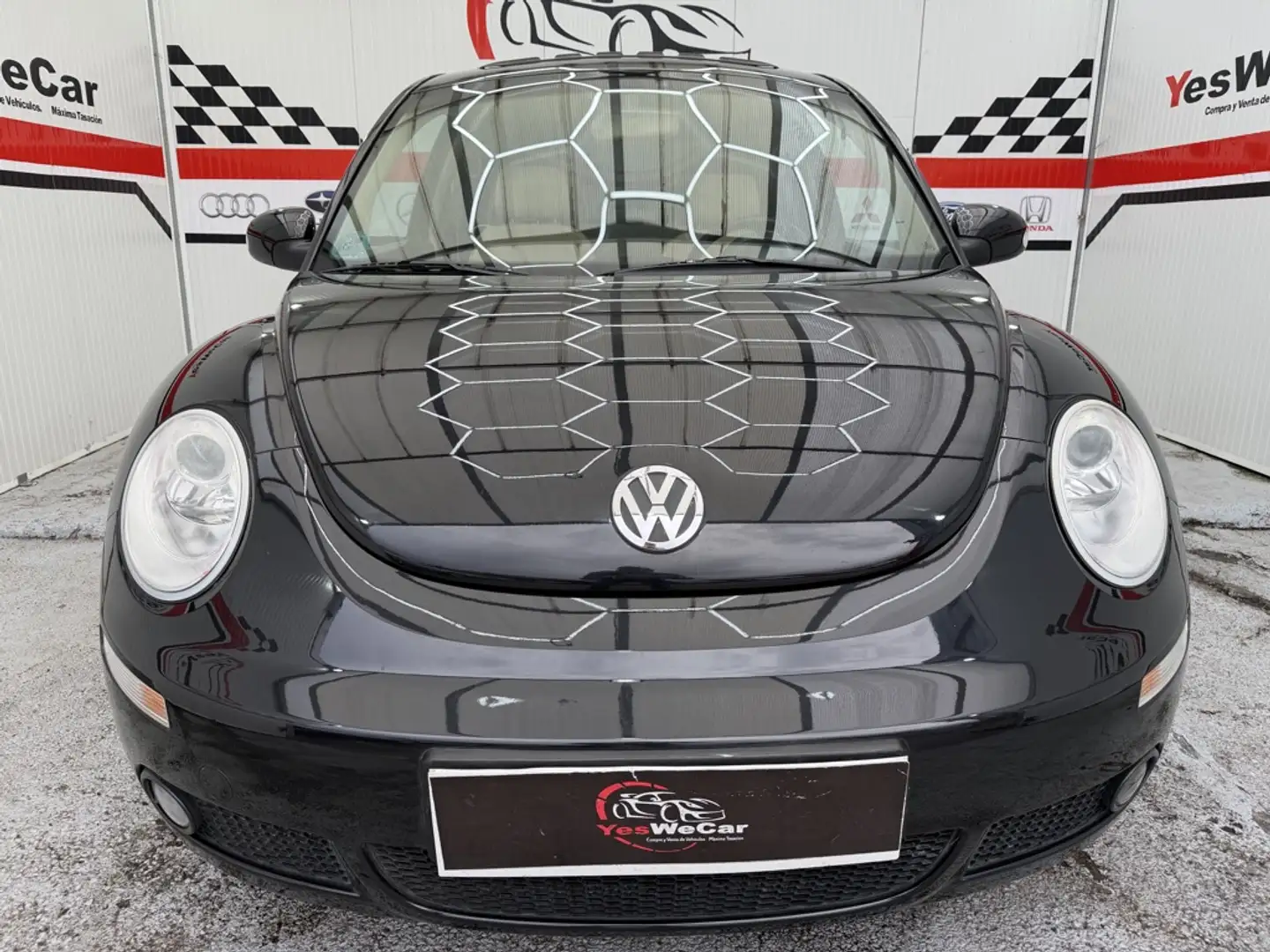 Volkswagen Beetle 1.6 Aut. 6 Noir - 2