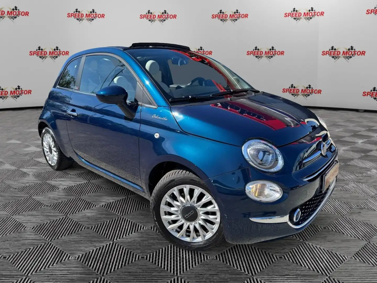 Fiat 500C 1.0 Hybrid Dolcevita CABRIO, SENSORI, CARPLAY Bleu - 1