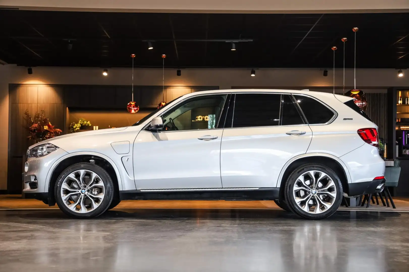 BMW X5 XDrive40e iPerformance High Executive, SOH/91%, 31 Grau - 2