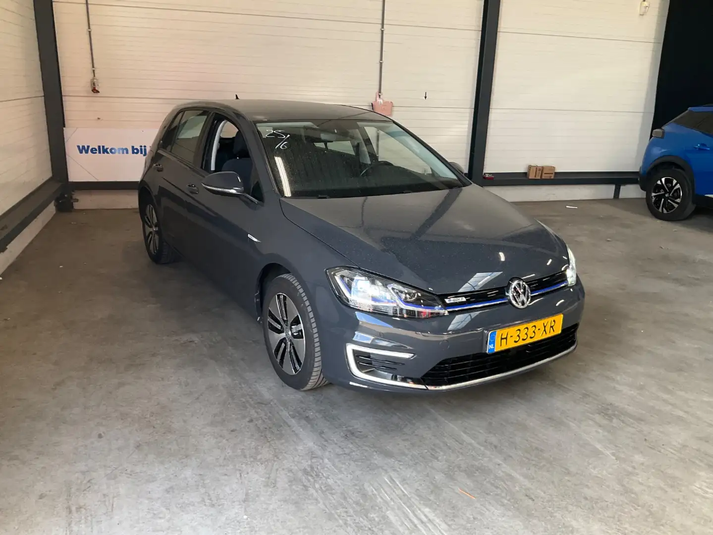 Volkswagen e-Golf E-DITION 136 pk | Airco (automatisch) | Buitenspie Grijs - 2