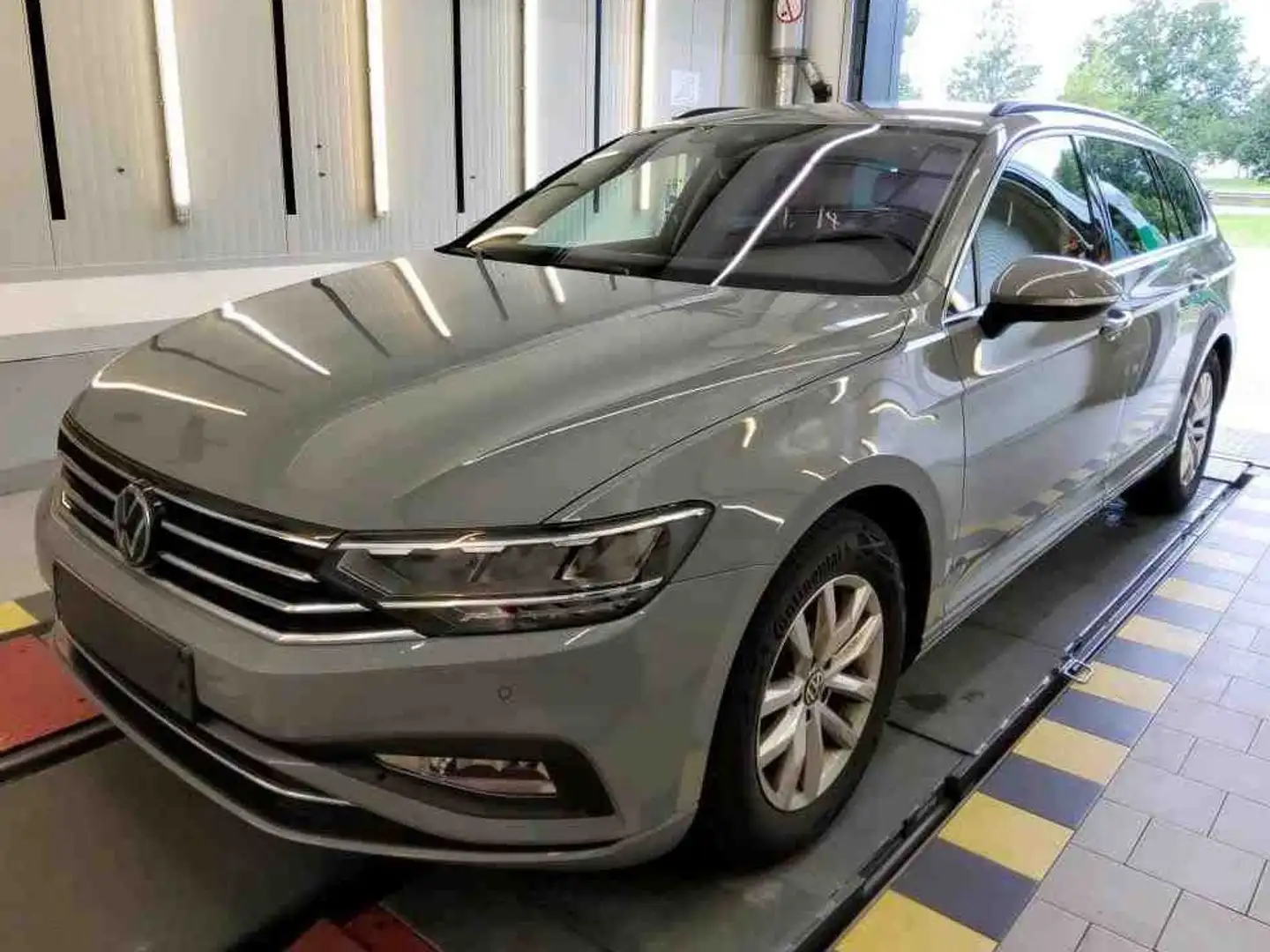 Volkswagen Passat Variant 1.5 TSI Business LED*Navi*ACC*RFK Grau - 2