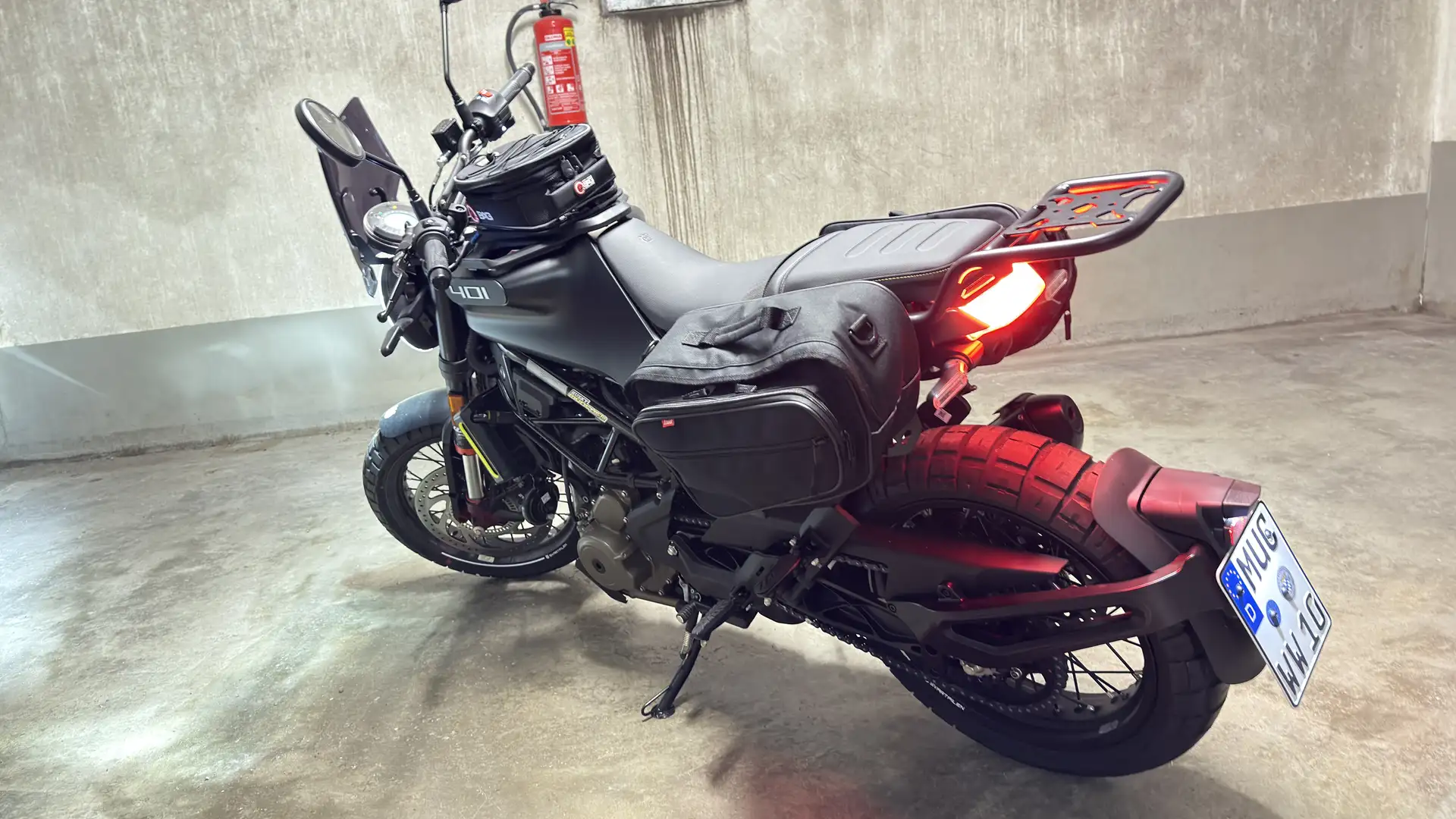 Husqvarna Svartpilen Svartpilen 401 Fekete - 1