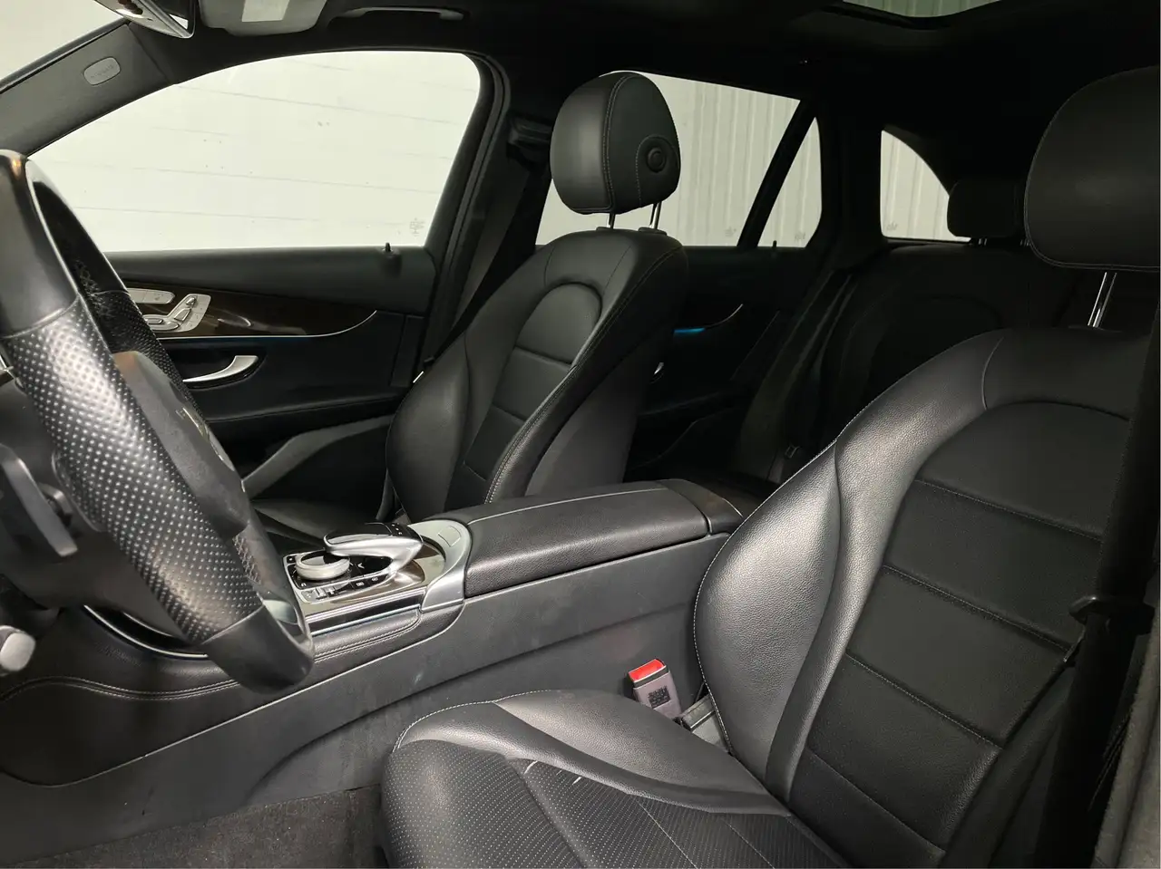 Mercedes-Benz GLC снимка Mercedes-Benz GLC