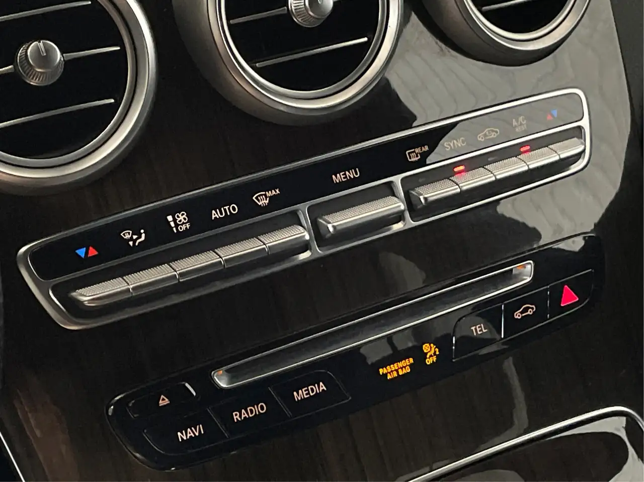 Mercedes-Benz GLC снимка Mercedes-Benz GLC