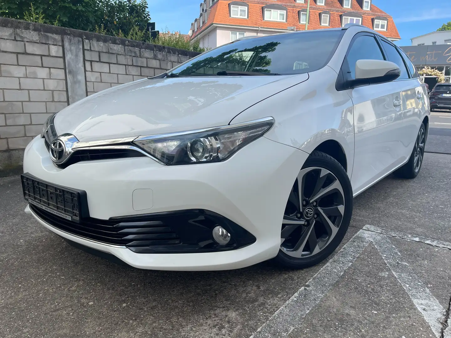 Toyota Auris Design Edition Weiß - 1