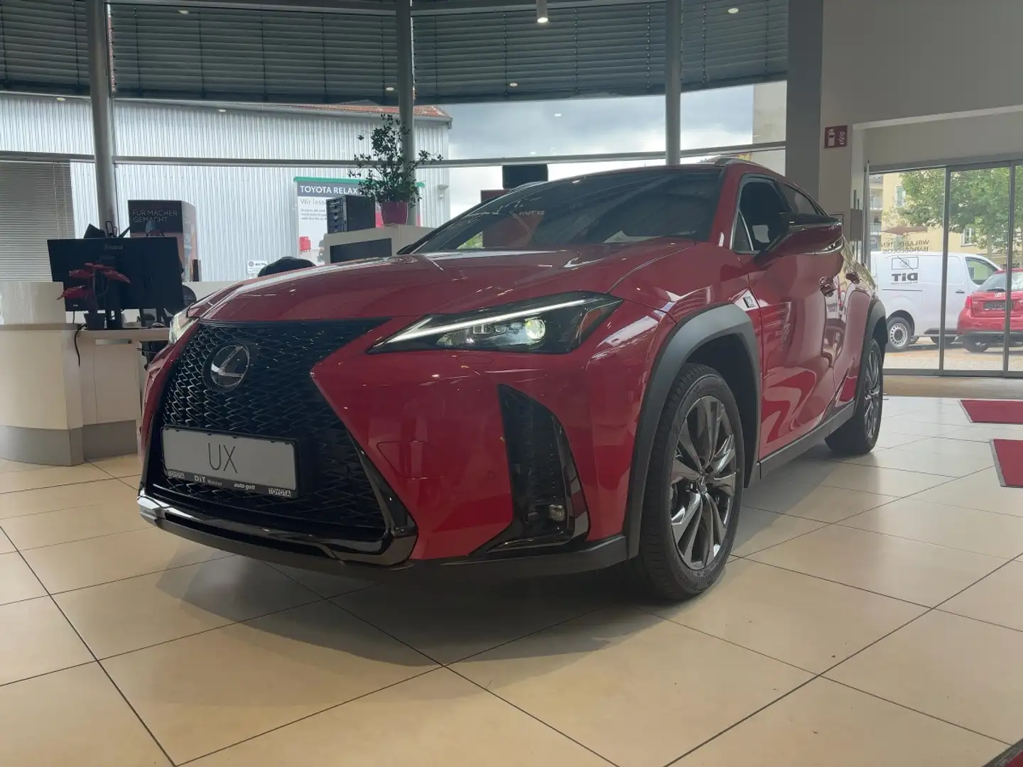 Lexus UX 300e UX 300h F Sport Design Red - 1