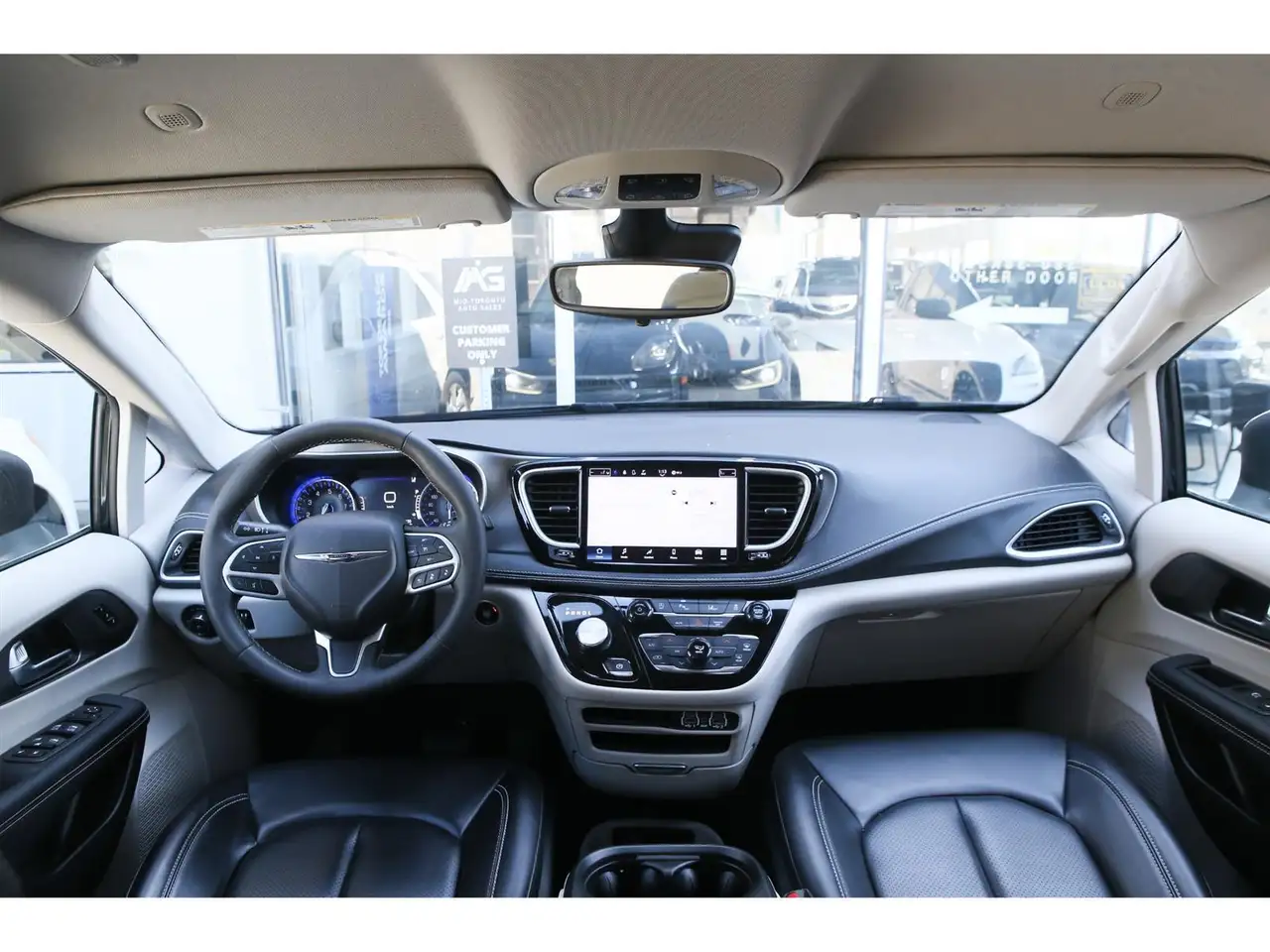 Chrysler Pacifica снимка Chrysler Pacifica