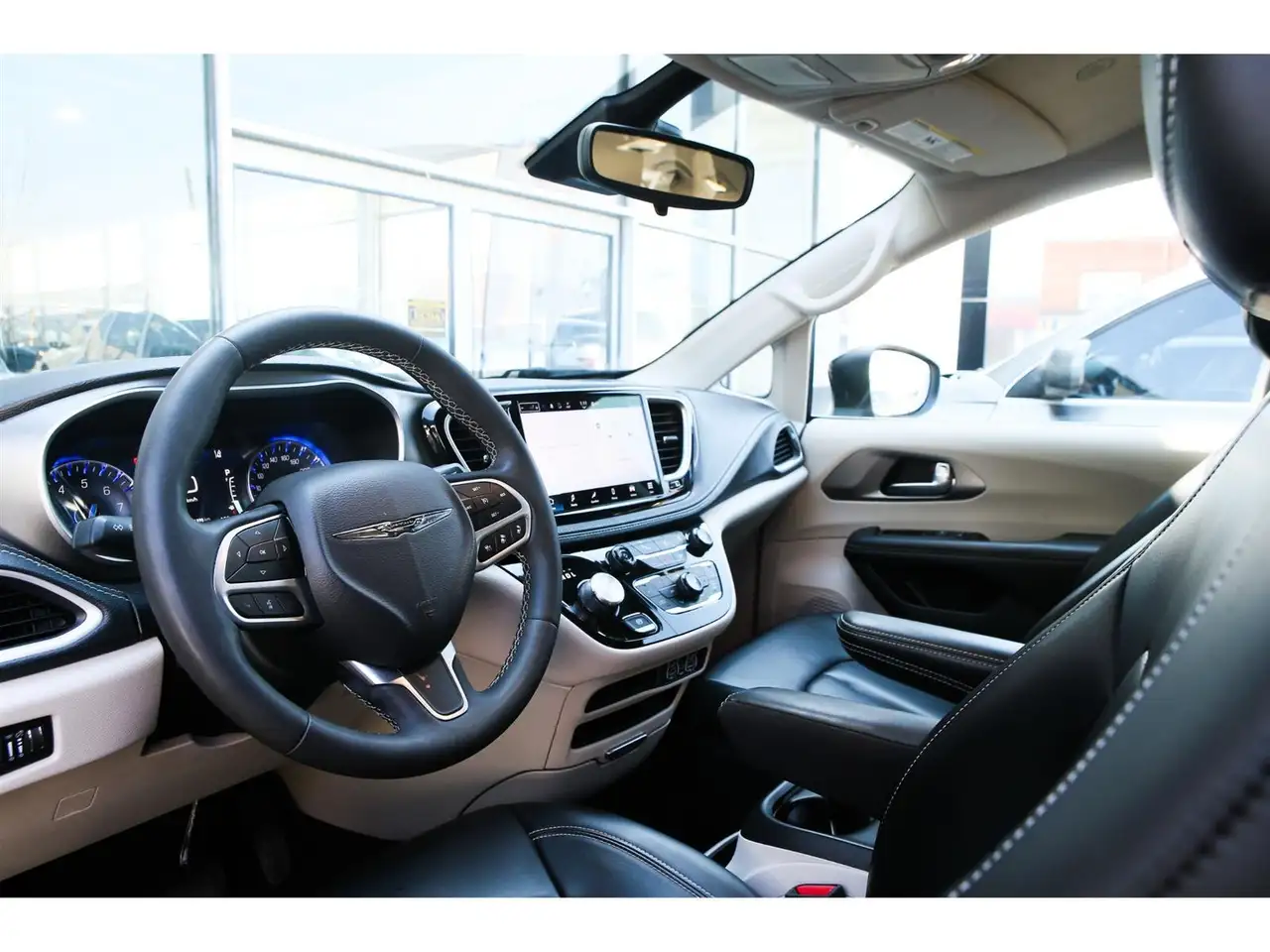 Chrysler Pacifica снимка Chrysler Pacifica