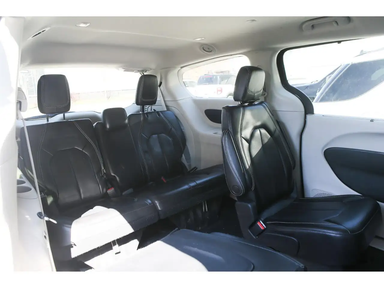 Chrysler Pacifica снимка Chrysler Pacifica