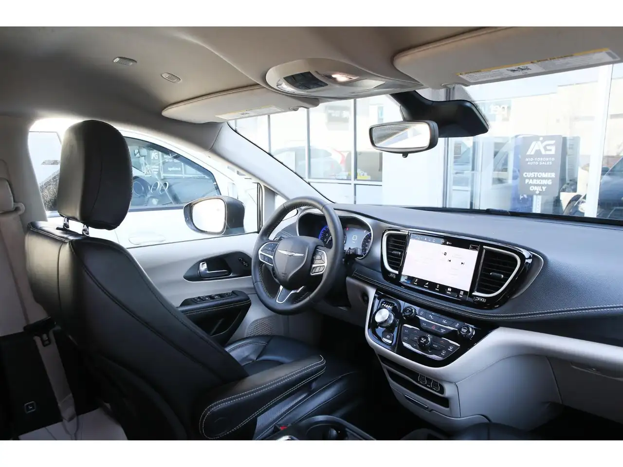 Chrysler Pacifica снимка Chrysler Pacifica