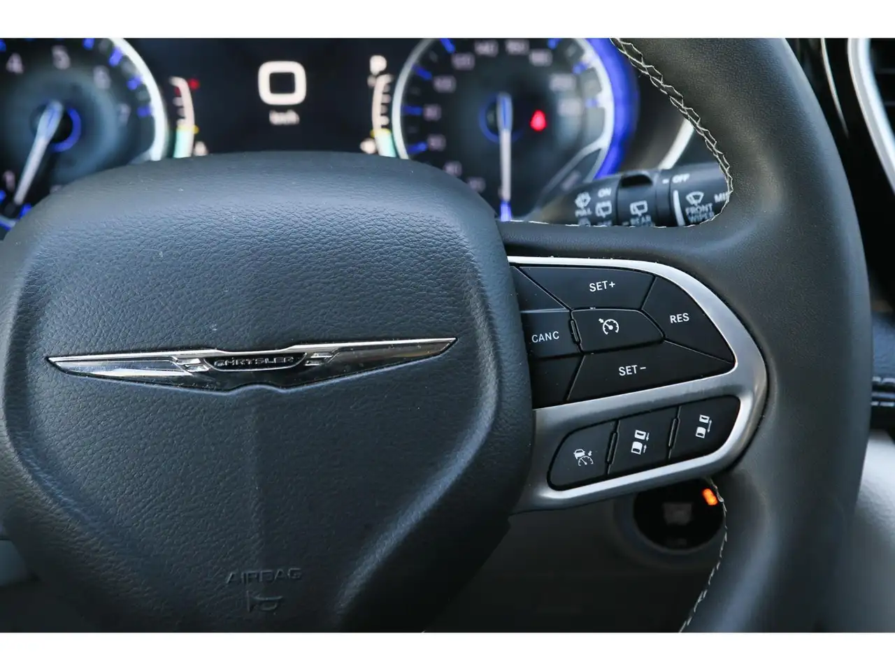 Chrysler Pacifica снимка Chrysler Pacifica