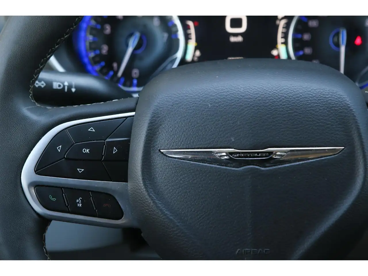 Chrysler Pacifica снимка Chrysler Pacifica