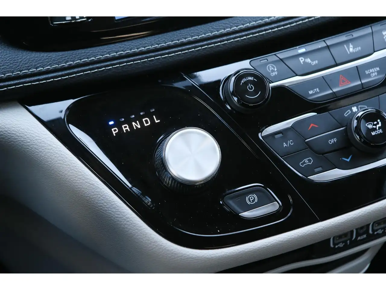 Chrysler Pacifica снимка Chrysler Pacifica