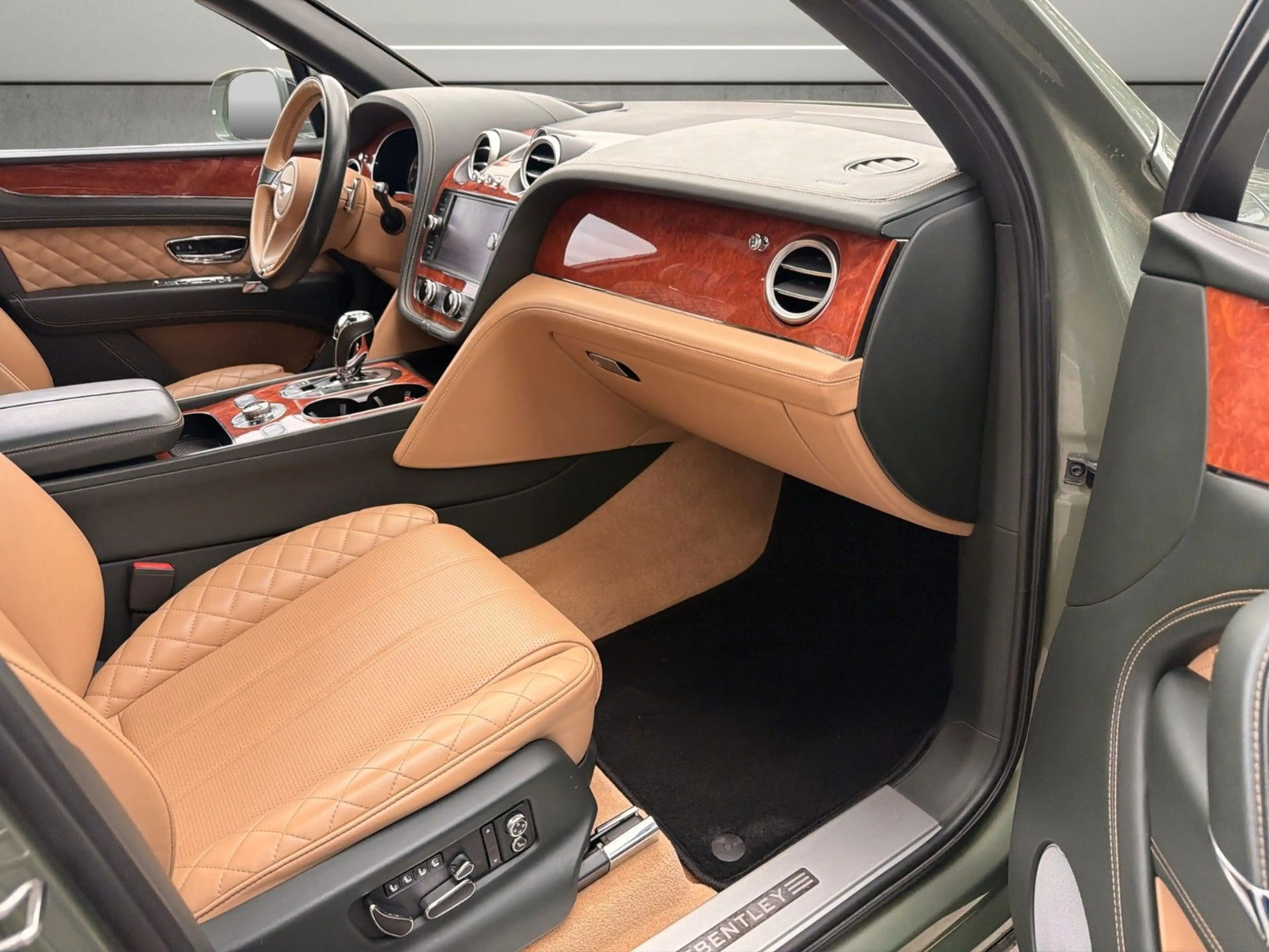 Bentley Bentayga 6.0 W12 4WD*Carbon*Pano*Nachtsicht — photo 9