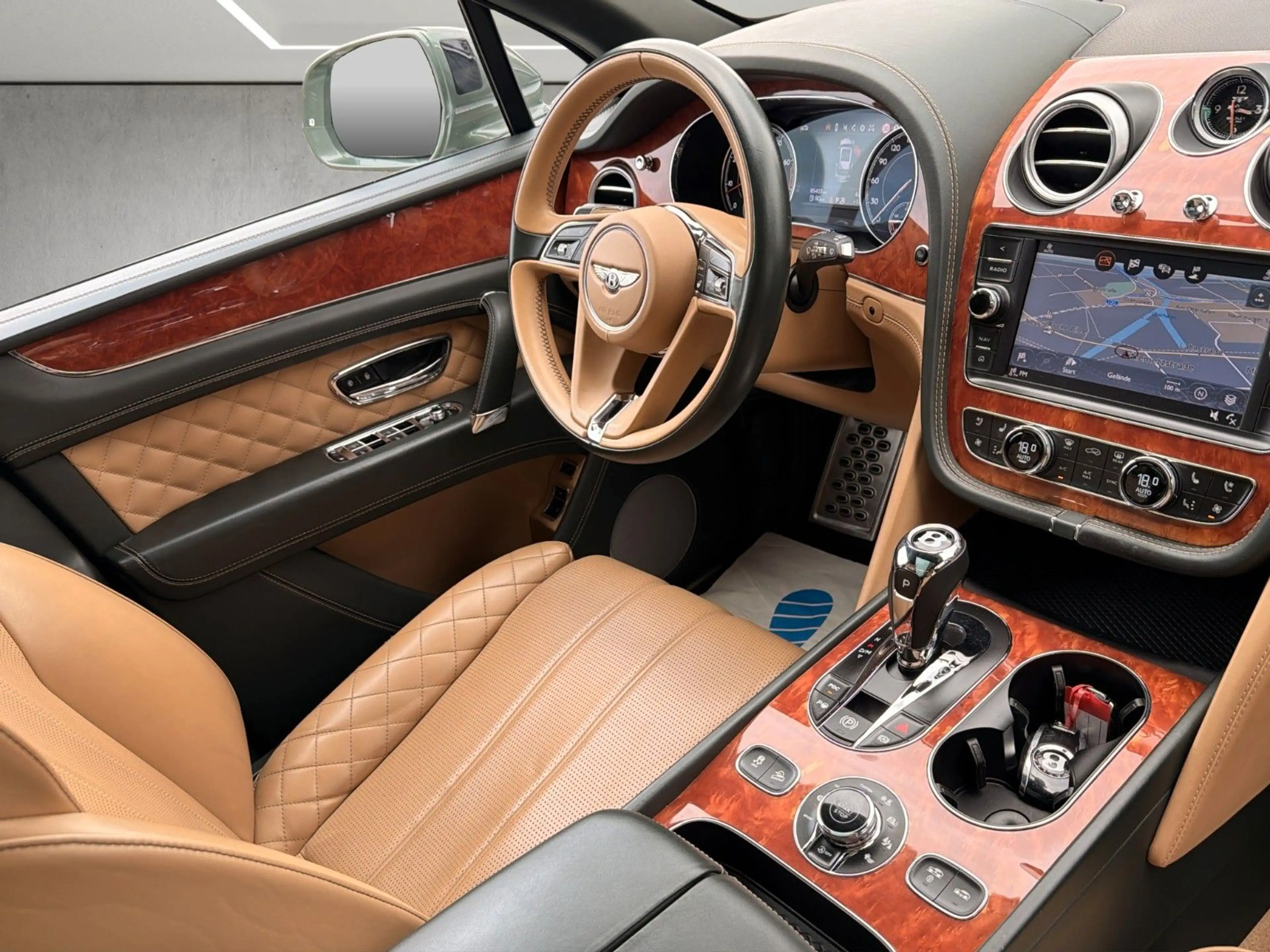 Bentley Bentayga 6.0 W12 4WD*Carbon*Pano*Nachtsicht — photo 8