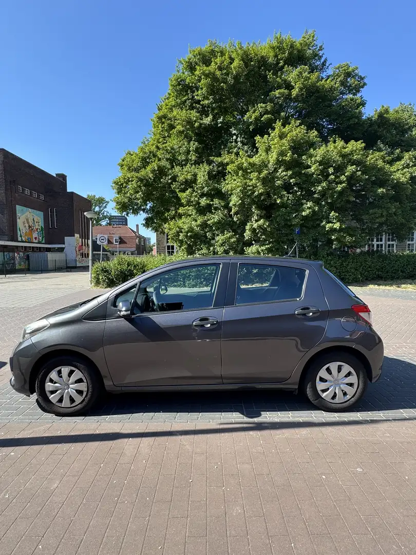 Toyota Yaris 1.0 VVT-i Comfort Grijs - 2