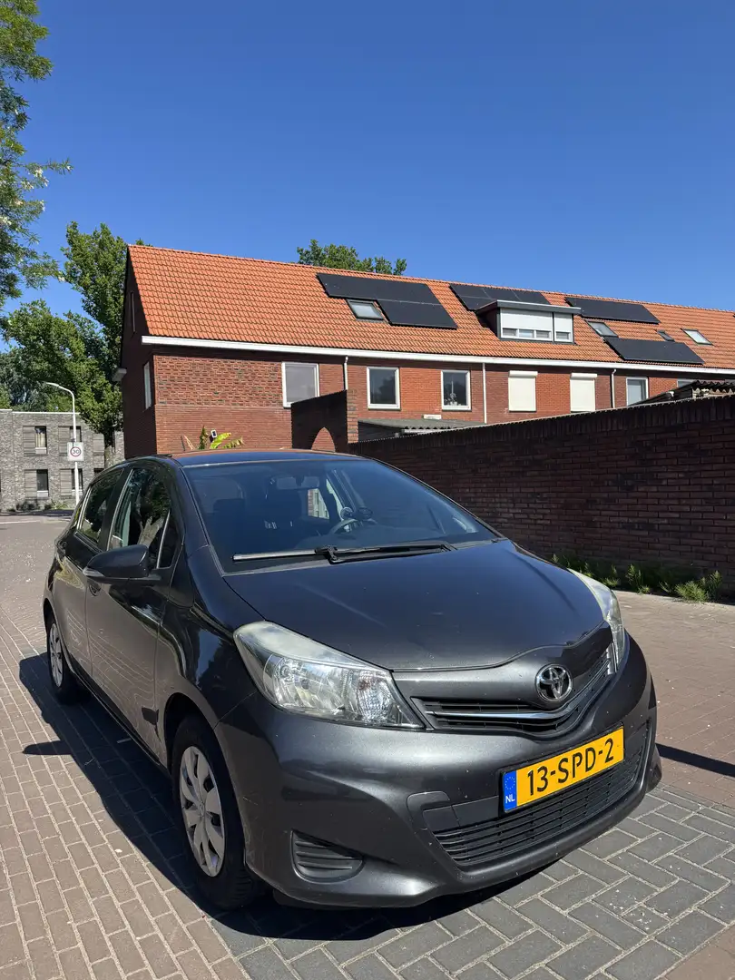 Toyota Yaris 1.0 VVT-i Comfort Grijs - 1