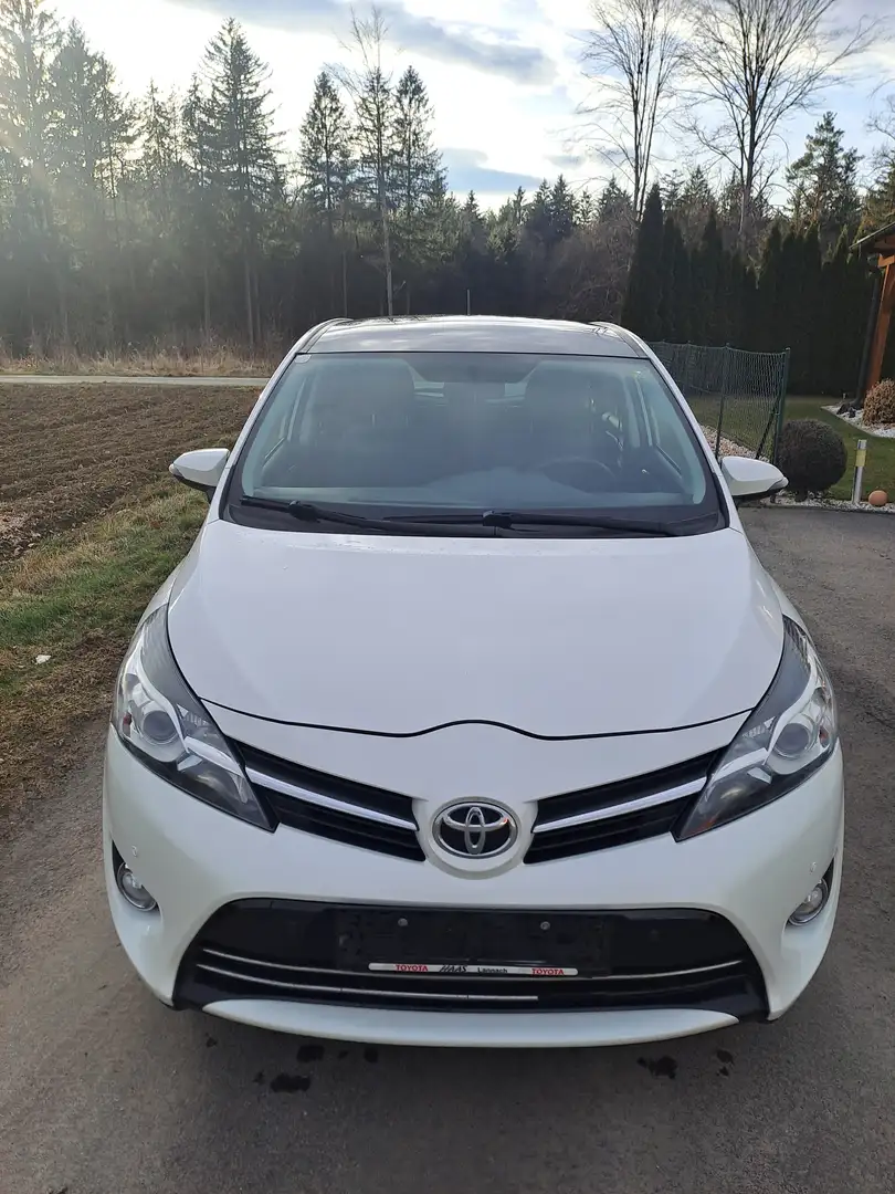 Toyota Verso 1,6 Valvematic Active Weiß - 2