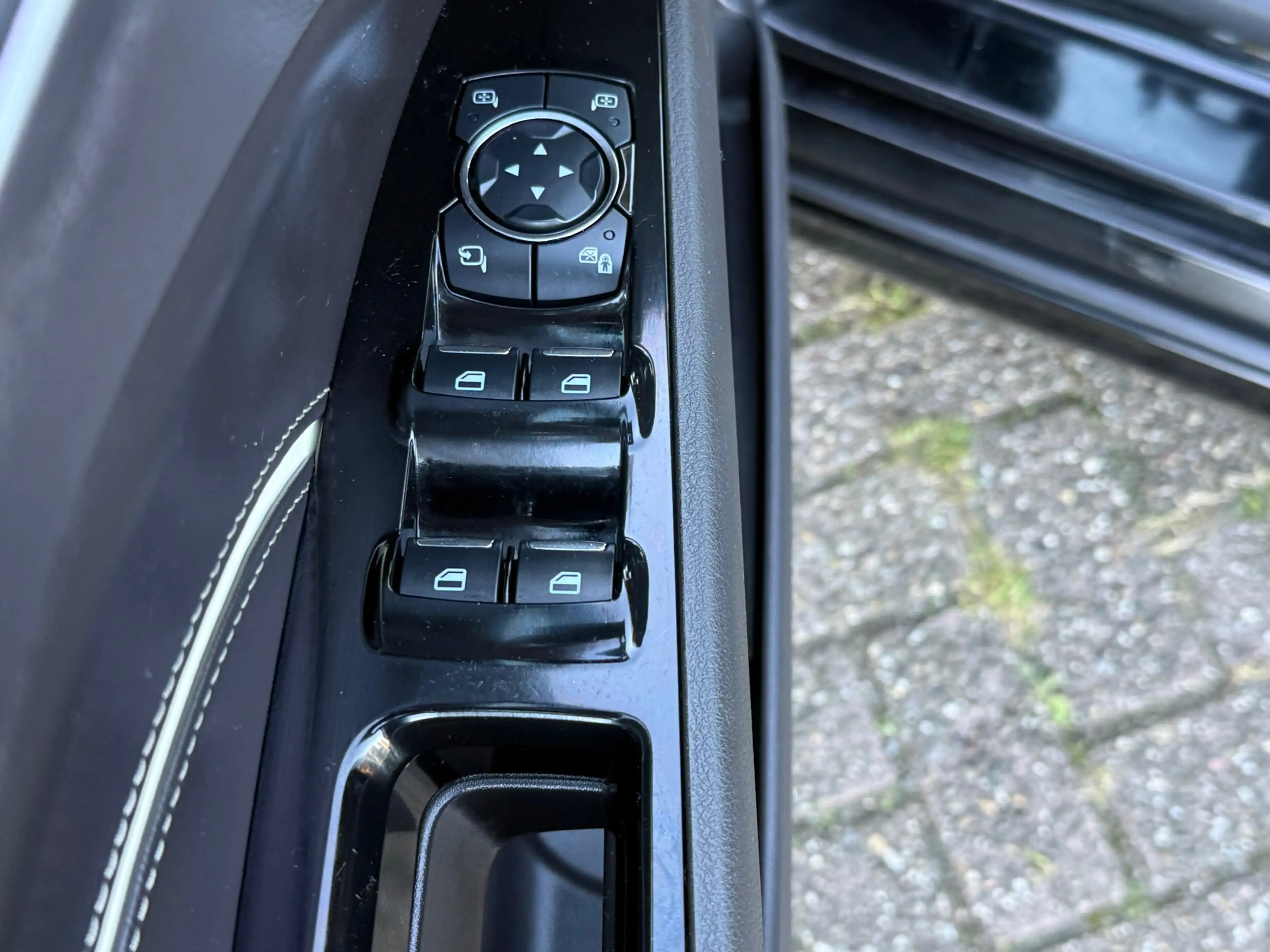 Ford Mondeo 2.0 IVCT HEV Vignale — photo 12