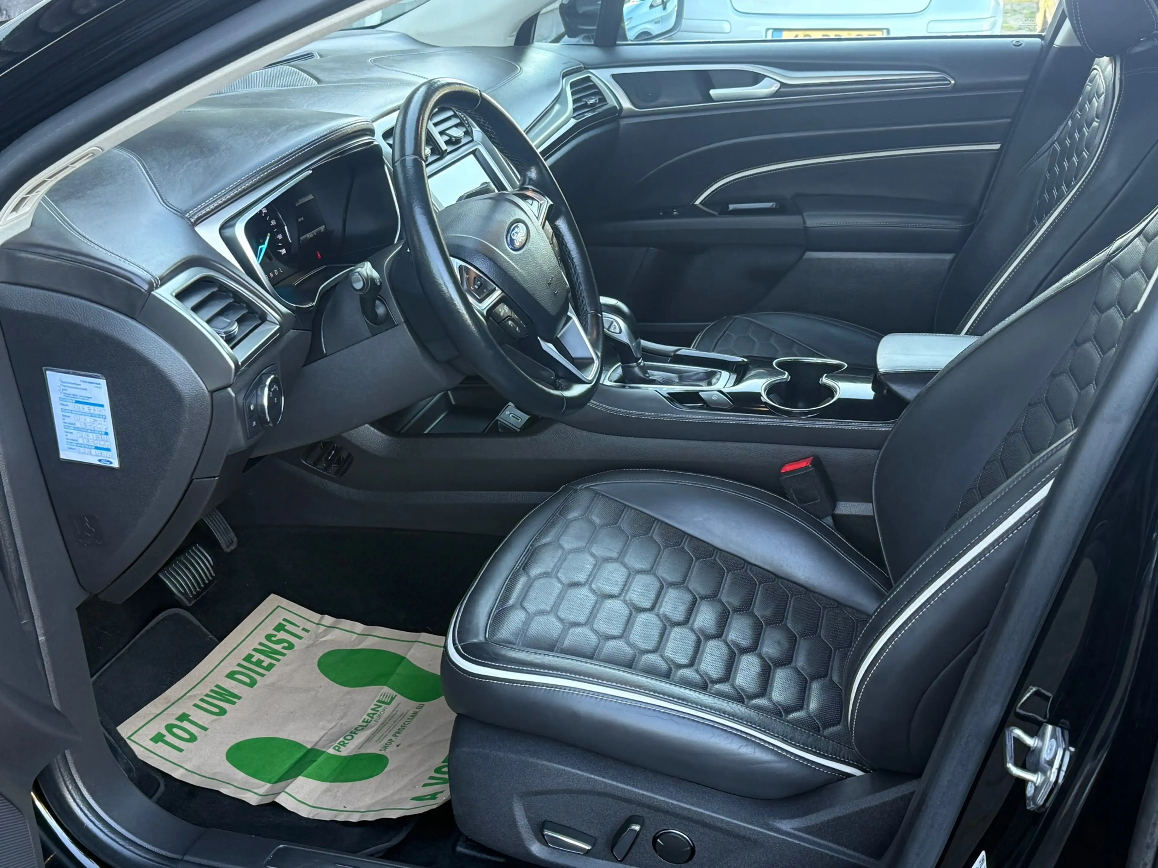 Ford Mondeo 2.0 IVCT HEV Vignale — photo 11